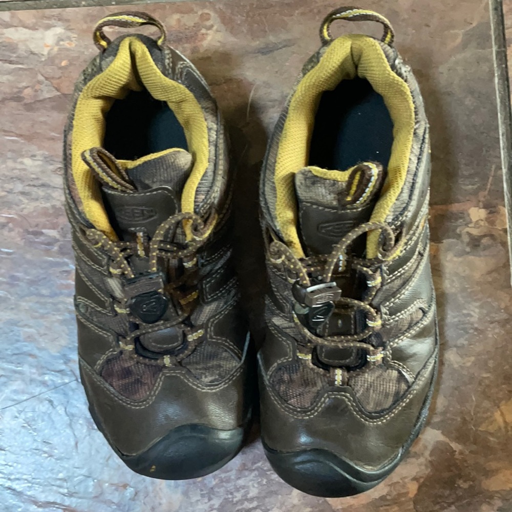 Keen kids hiking/play shoes 2